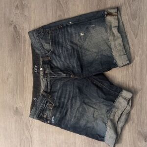 Ann Taylor loft distressed cuffed short size 6